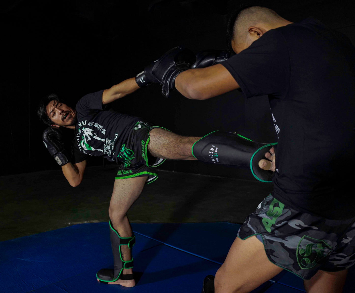 "The Kick" T-Shirt - Monochrome